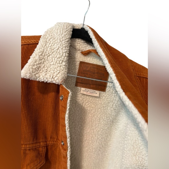 Levi’s Faux Shearling Lined Corduroy Trucker Jacket - Picture 7 of 11